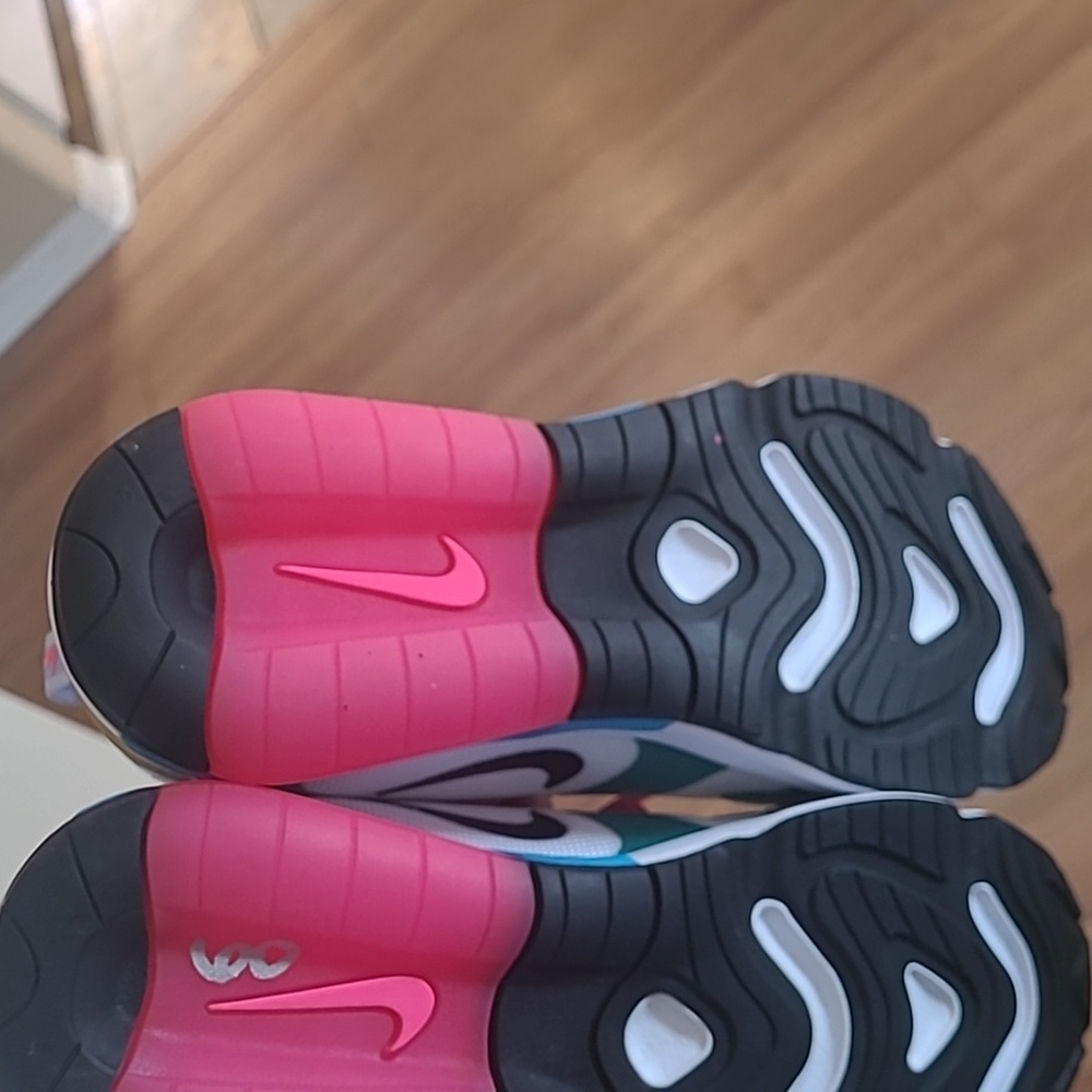 Nike Sneakers - Picture 4 of 4